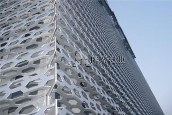 3104铝板卷在建筑行业的应用，厂家直供价格多少？
